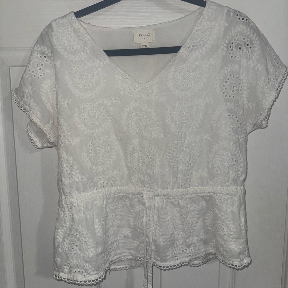 Everly Womens White Eyelet Lace Peplum Top V-Neck Short Sleeve Drawstring Medium
